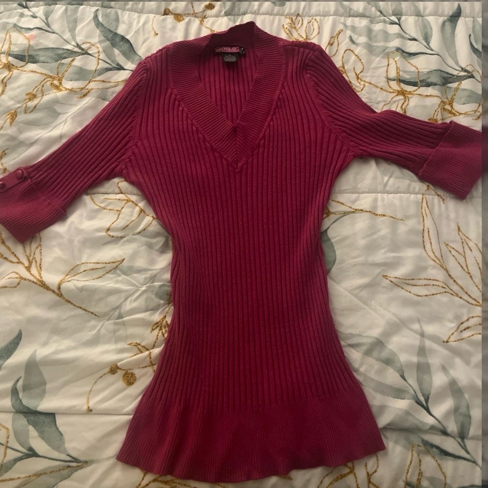 Fitted Ribbed V-Neck Tunic Sweater in Deep Berry
